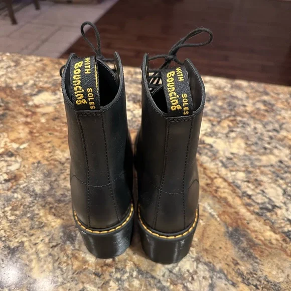 NWOT Women’s dr martens size 7 - Picture 5 of 7